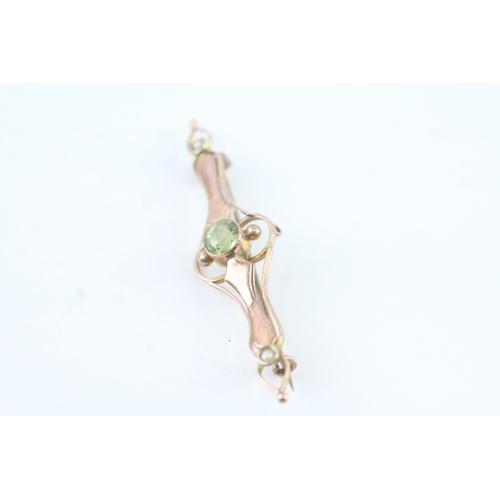 100 - 9ct rose gold seed pearl and peridot bar brooch (2g)