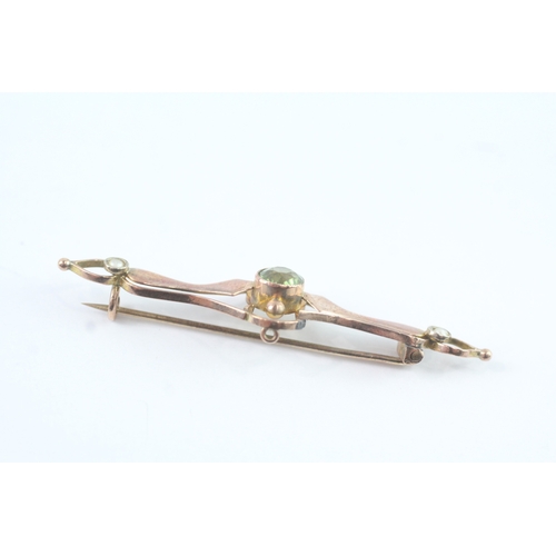 100 - 9ct rose gold seed pearl and peridot bar brooch (2g)