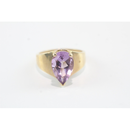 11 - 9ct gold amethyst claw set dress ring (4.1g) Size R 1/2