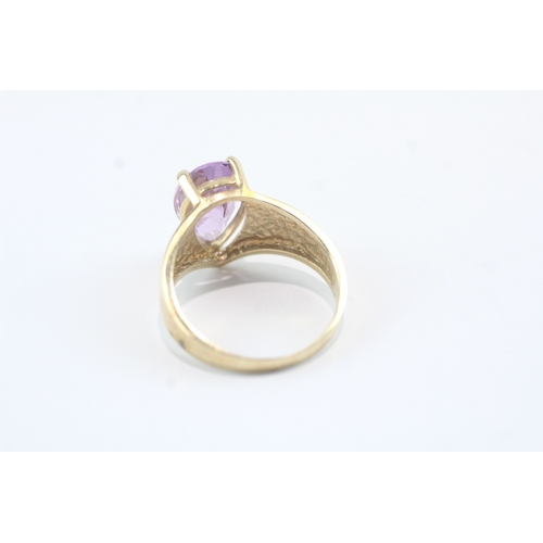 11 - 9ct gold amethyst claw set dress ring (4.1g) Size R 1/2