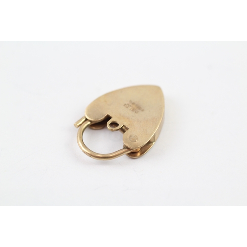 113 - 9ct gold lock charm (2.4g)