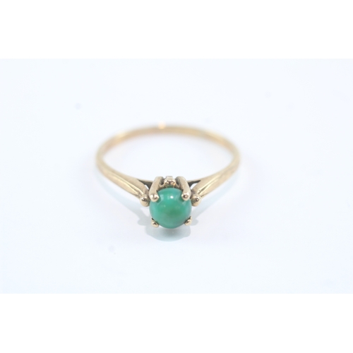 114 - 9ct gold turquoise claw set solitaire ring (1.8g) Size Q