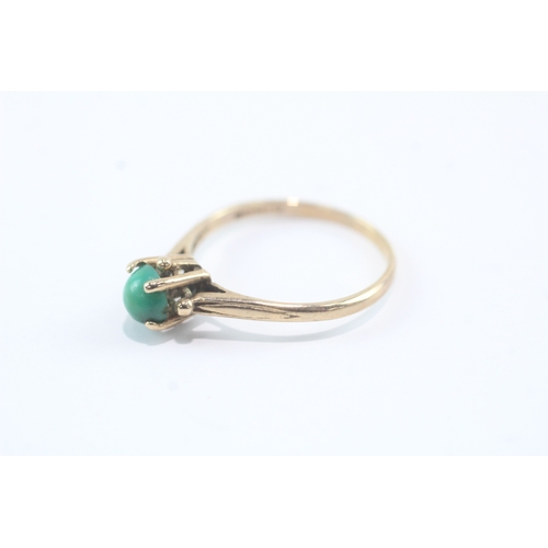 114 - 9ct gold turquoise claw set solitaire ring (1.8g) Size Q