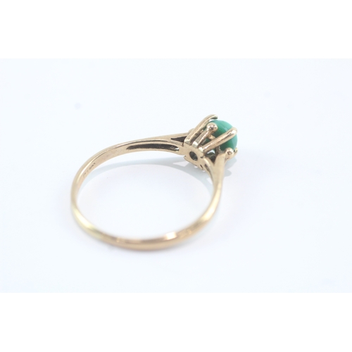 114 - 9ct gold turquoise claw set solitaire ring (1.8g) Size Q