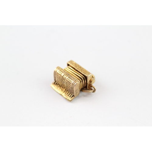 115 - 9ct gold accordion charm (2.1g)