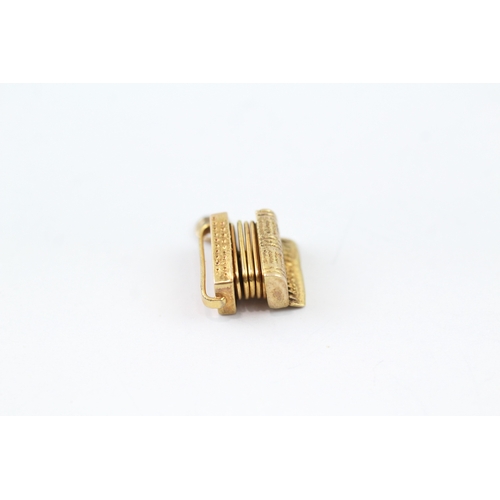 115 - 9ct gold accordion charm (2.1g)