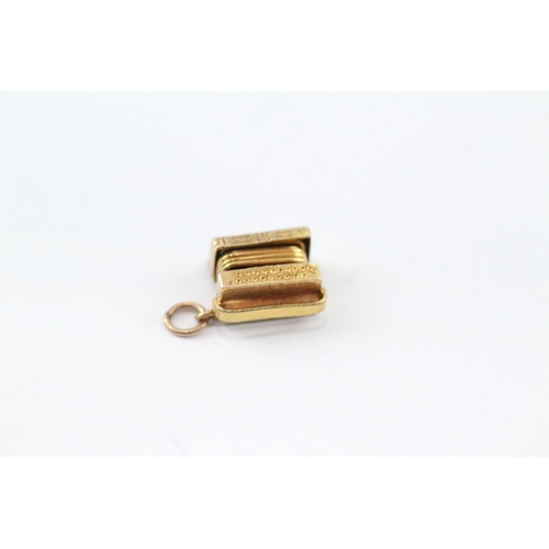 115 - 9ct gold accordion charm (2.1g)