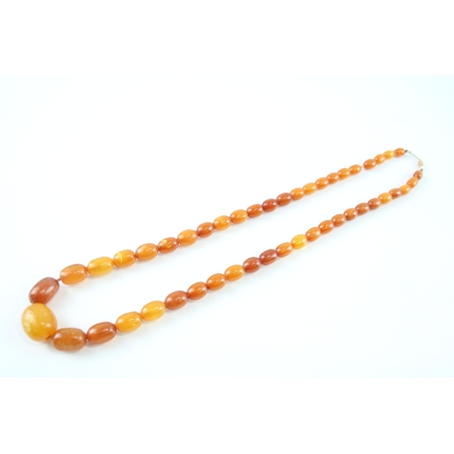 122 - 9ct gold clasped amber beaded necklace (26.3g)