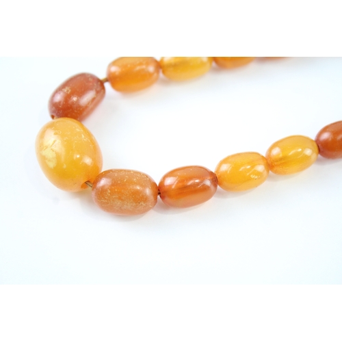 122 - 9ct gold clasped amber beaded necklace (26.3g)