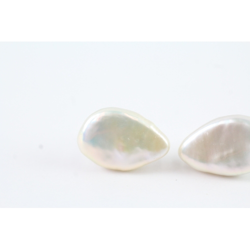 132 - 9ct gold baroque pearl stud earrings (3.9g)