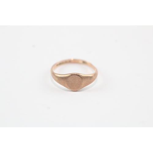 134 - 9ct rose gold antique signet ring (1g) Size F