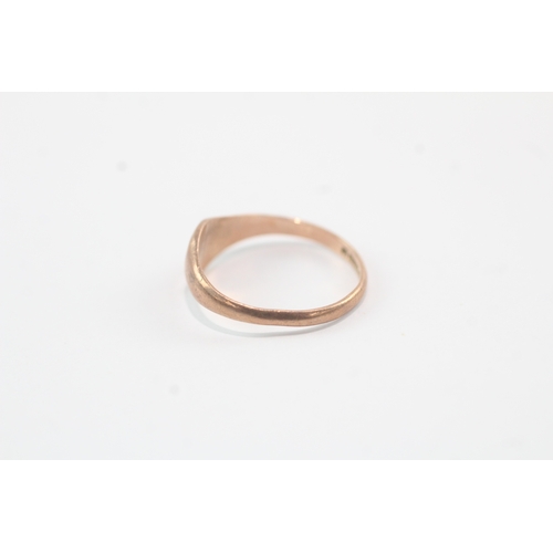 134 - 9ct rose gold antique signet ring (1g) Size F