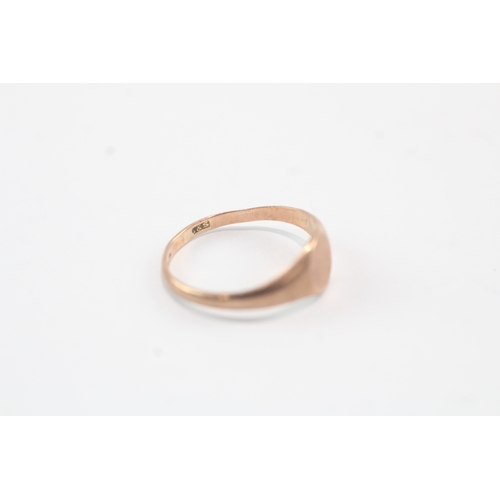 134 - 9ct rose gold antique signet ring (1g) Size F