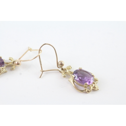 136 - 9ct gold amethyst ornate drop earrings (2.5g)