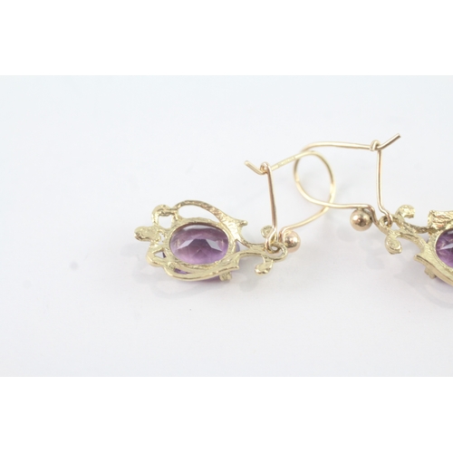 136 - 9ct gold amethyst ornate drop earrings (2.5g)