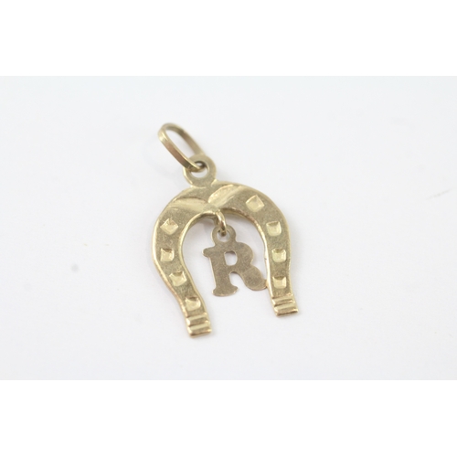 137 - 9ct gold horseshoe charm with R + T bar and diamond heart charm (1.6g)