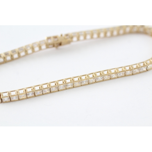 141 - 9ct gold princess cut cubic zirconia set tennis bracelet (10.1g)