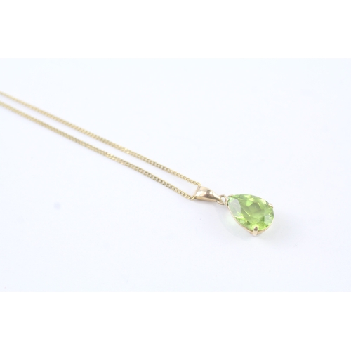 143 - 9ct gold peridot drop pendant necklace (1.9g)