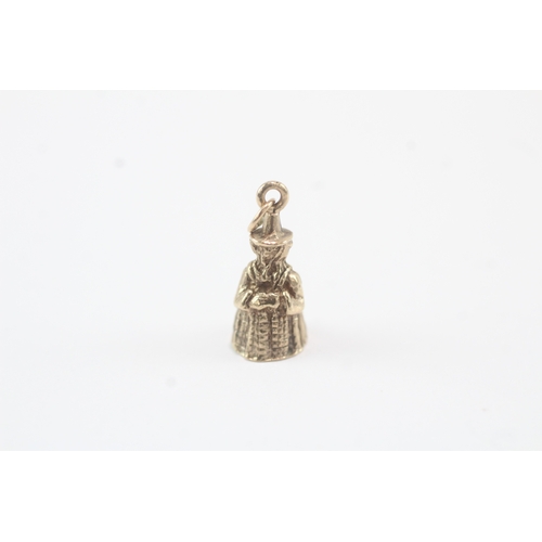 151 - 9ct gold Dutch souvenir charm (1.7g)