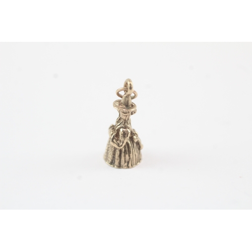 151 - 9ct gold Dutch souvenir charm (1.7g)