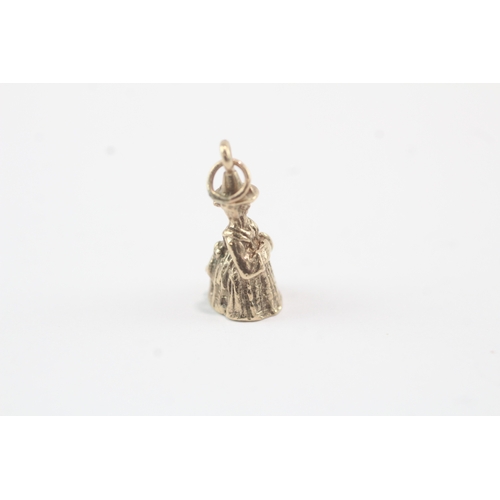 151 - 9ct gold Dutch souvenir charm (1.7g)