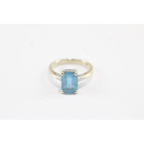 159 - 9ct gold emerald cut blue topaz dress ring (2.5g) Size F