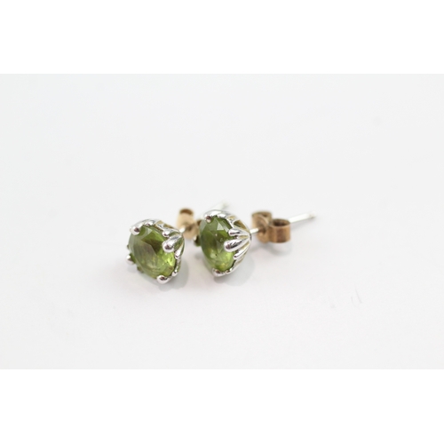 160 - 9ct white gold peridot stud earrings (1.4g)