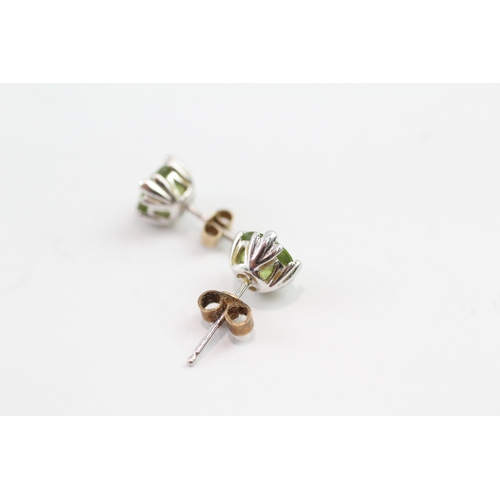 160 - 9ct white gold peridot stud earrings (1.4g)