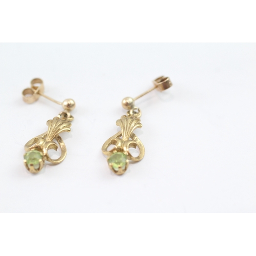 161 - 9ct gold peridot foliate drop earrings (2.2g)