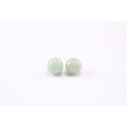 172 - 14ct gold jade sphere stud earrings (2.1g)