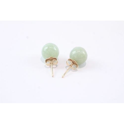 172 - 14ct gold jade sphere stud earrings (2.1g)