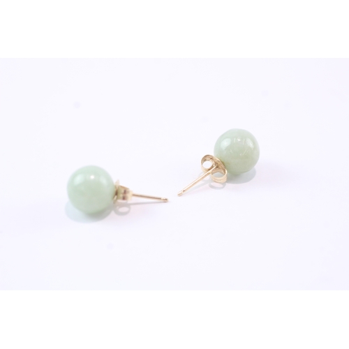 172 - 14ct gold jade sphere stud earrings (2.1g)