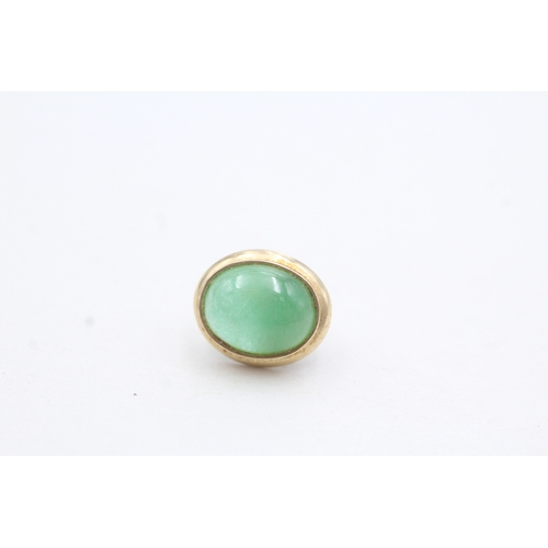 177 - 9ct gold cabochon cut jade stud earrings (1.9g)