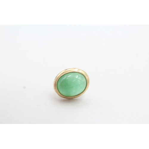 177 - 9ct gold cabochon cut jade stud earrings (1.9g)