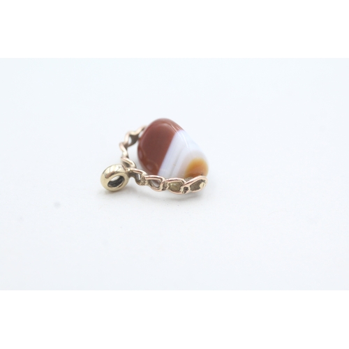 182 - 9ct gold vintage agate swivel fob (2.2g)