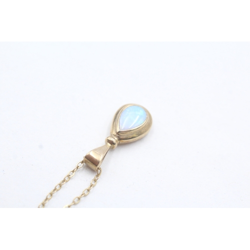 188 - 9ct gold opal pear drop pendant on chain (2.1g)