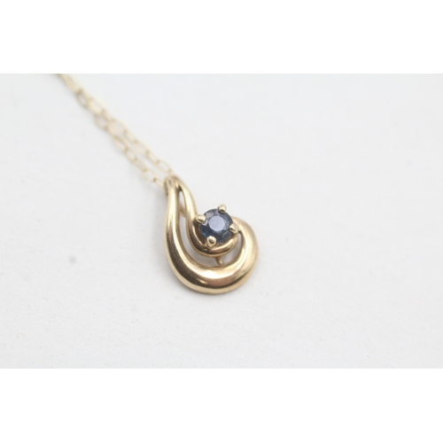 190 - 9ct gold sapphire pendant necklace (1.1g)