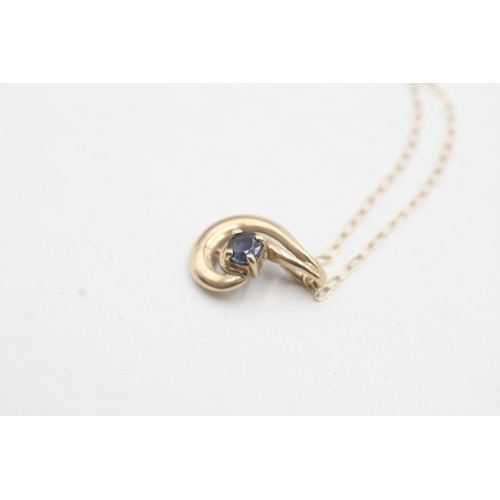 190 - 9ct gold sapphire pendant necklace (1.1g)