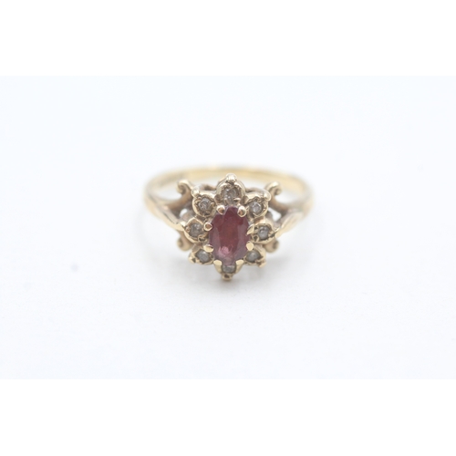 192 - 9ct gold diamond & red gemstone cluster dress ring (2.1g) Size J