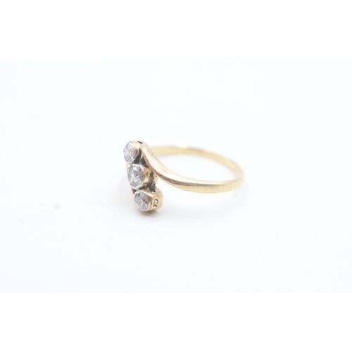 193 - 18ct gold diamond trilogy twist ring (1.9g) Size I