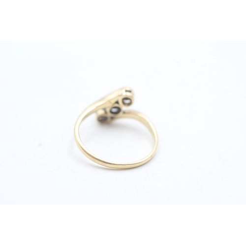 193 - 18ct gold diamond trilogy twist ring (1.9g) Size I