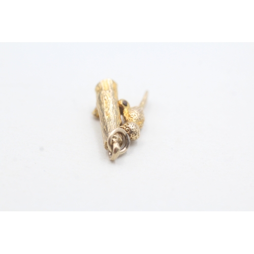 194 - 9ct gold wood pecker charm (2.5g)