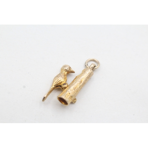 194 - 9ct gold wood pecker charm (2.5g)