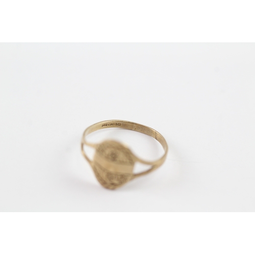 25 - 9ct gold foliate signet ring (1.2g) Size M