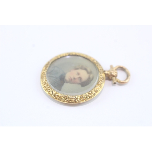 27 - 9ct gold picture locket (5g)