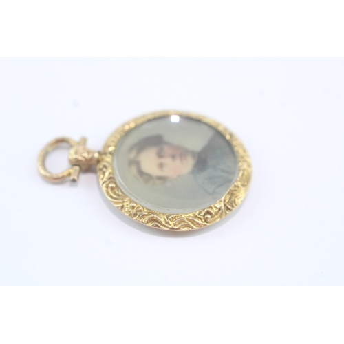 27 - 9ct gold picture locket (5g)