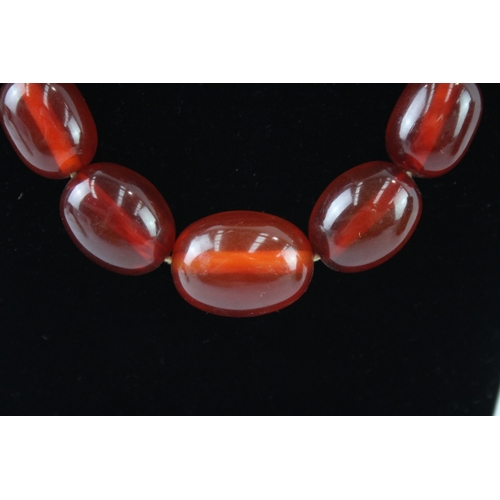 298 - Graduated Bakelite Beaded Necklace w/ Screw Clasp 66g