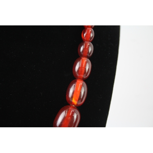 298 - Graduated Bakelite Beaded Necklace w/ Screw Clasp 66g