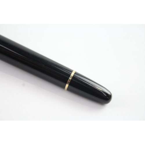 425 - Montblanc Meisterstuck Black Cased Fountain Pen w/ 14ct White Gold Nib WRITING