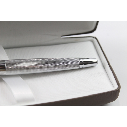 439 - CROSS Apogee Brushed Steel Fountain Pen w/ 18ct White Gold Nib WRITING Boxed